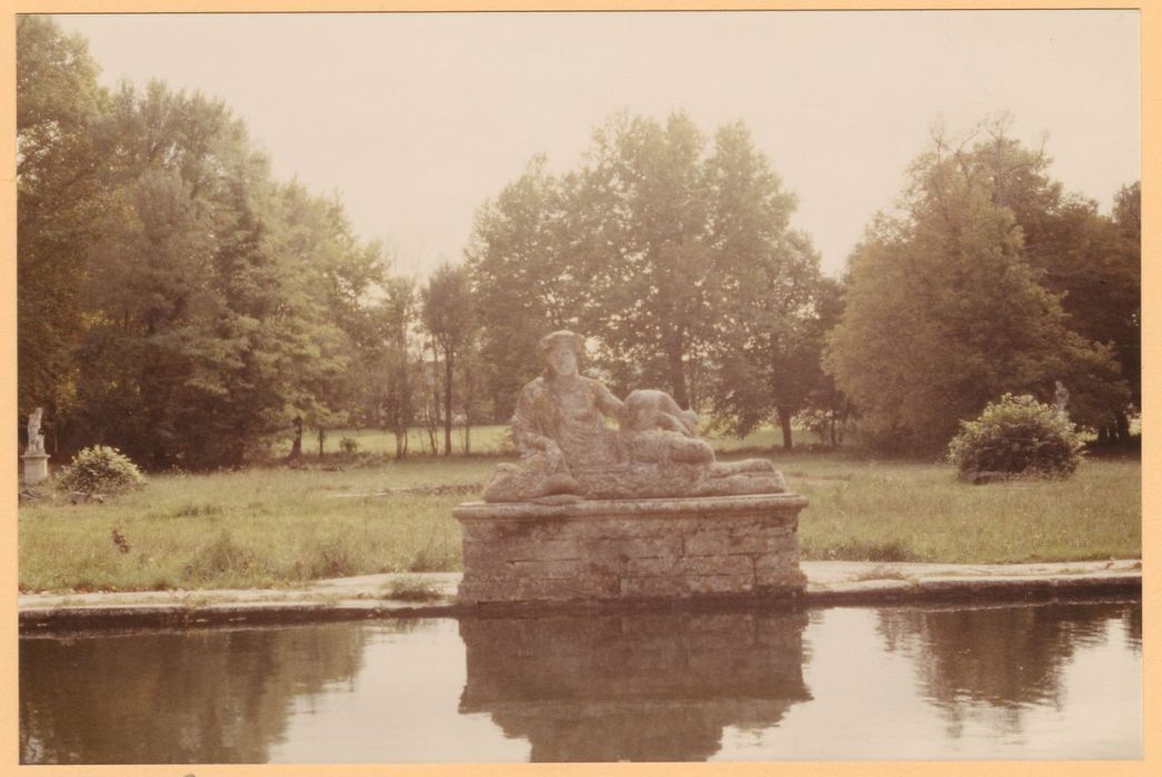 détail d’une des statues du parc