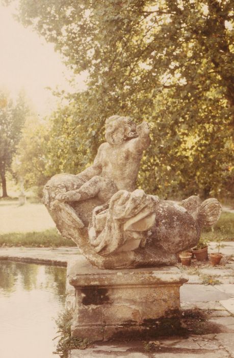 détail d’une des statues du parc