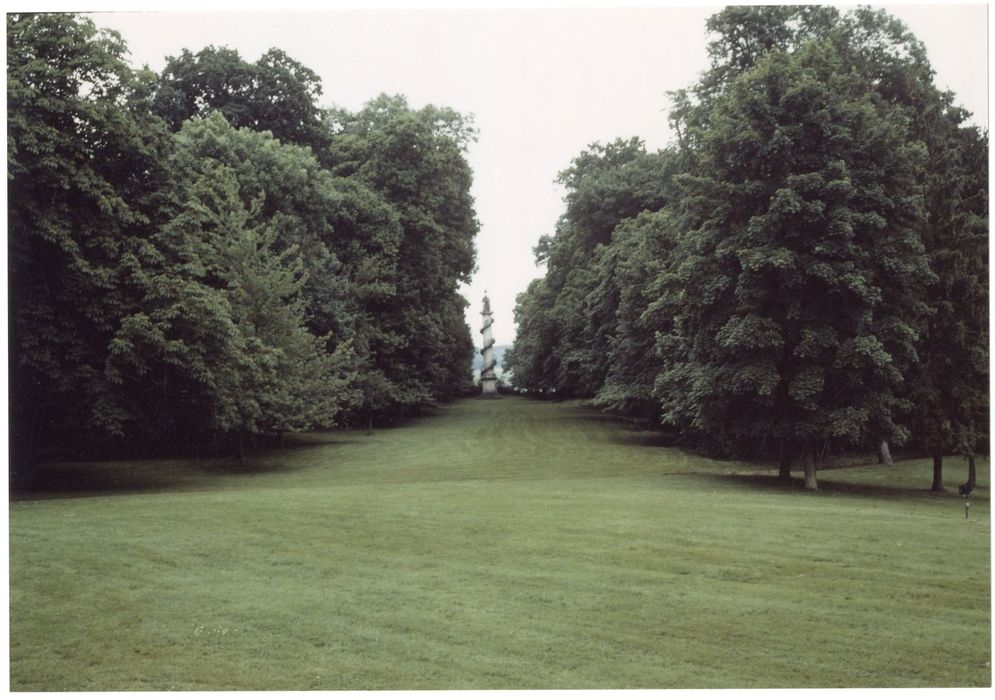 parc, perspective vers la colonne