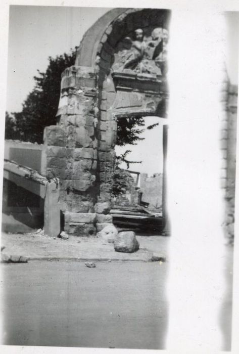 vue générale de l’ancienne porte, vue partielle