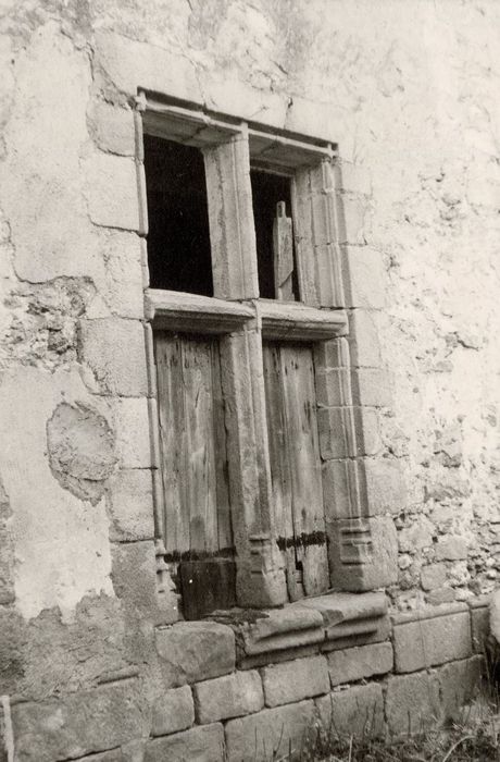 façade sud sur cour, détail d’une baie à meneaux