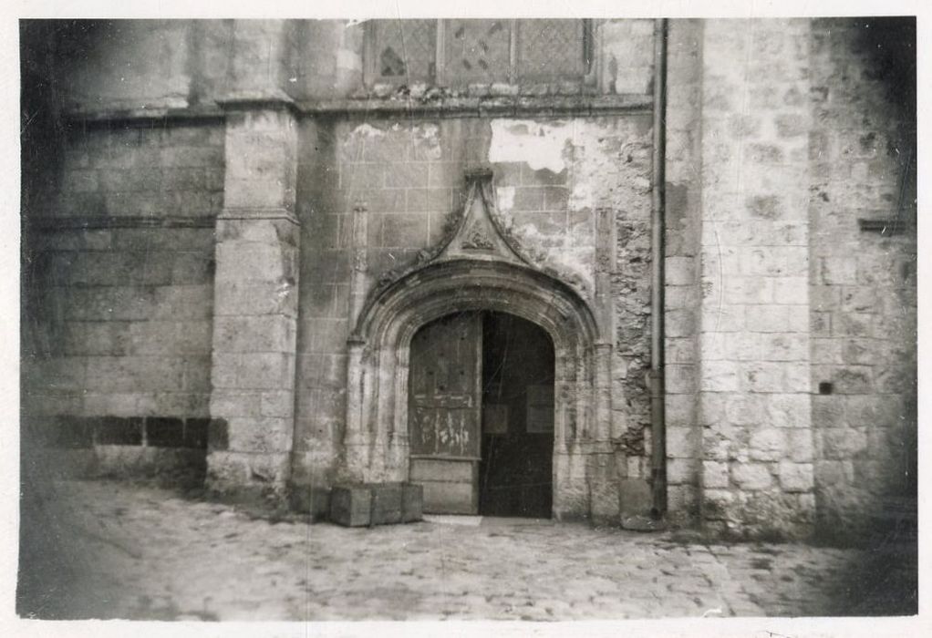 façade ouest, portail d’accès au bas-côté nord