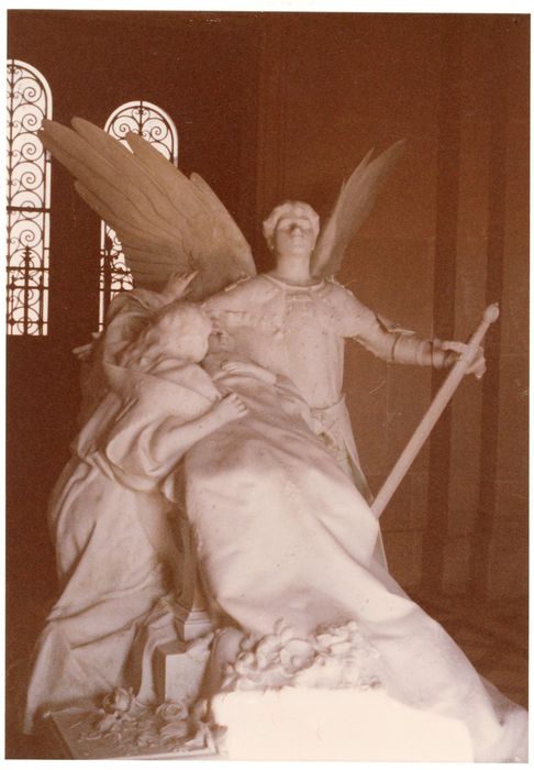 groupe sculpté de la tombe de Jean Hériot