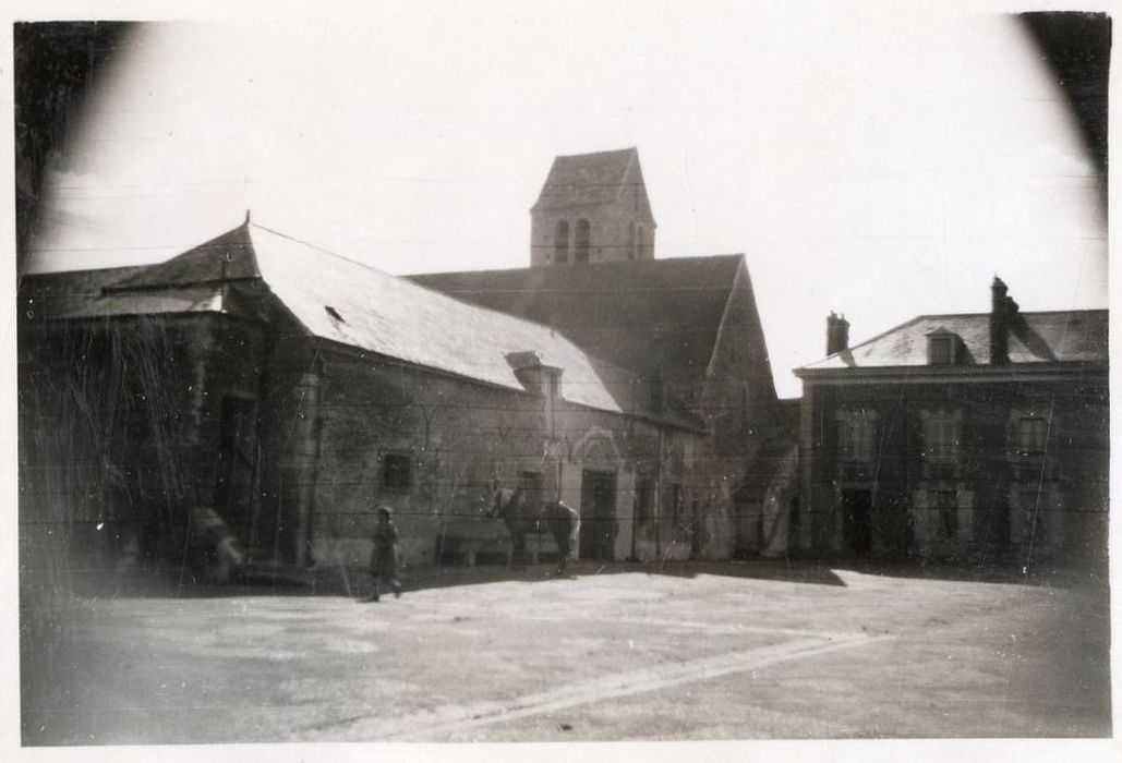 vue partielle de l’église dans son environnement depuis le Nord-Ouest
