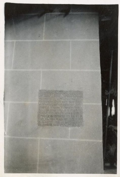 plaque funéraire (?)