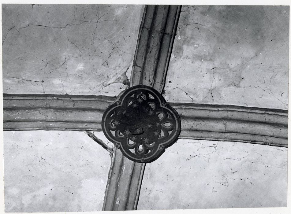 choeur, détail de la clef de voûte aux armes des Montmorin-Saint-Hérem
