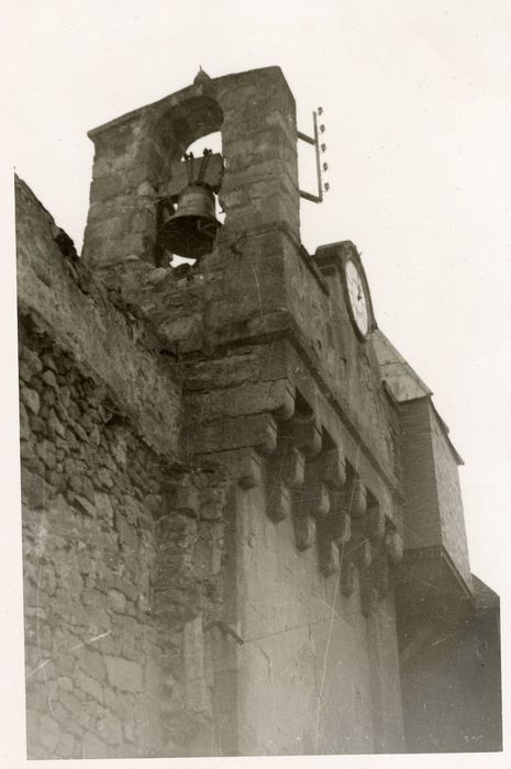vue partielle de la porte dans son environnement depuis le donjon