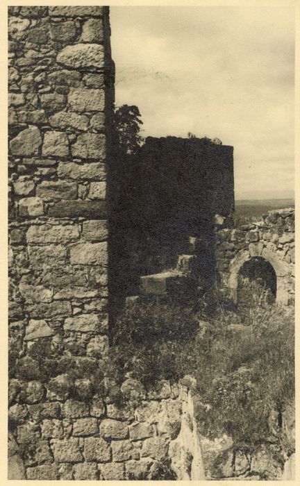 vue partielle des ruines au niveau de l’angle nord