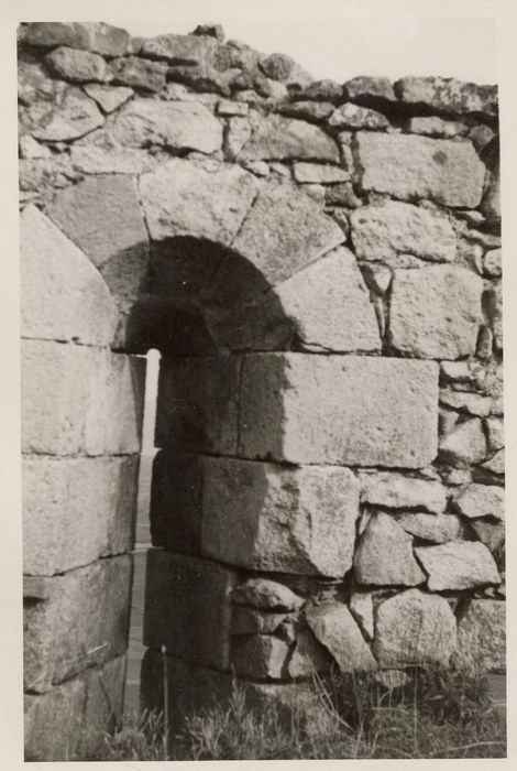 chemin de ronde, détail d’une archère