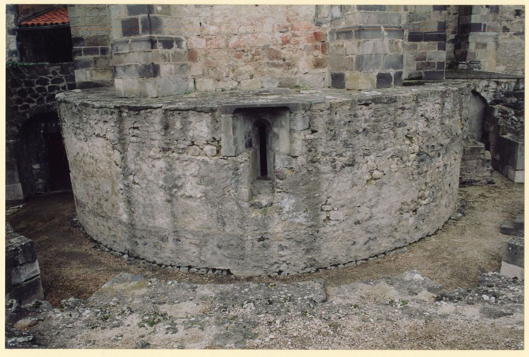 église abbatiale, chevet, crypte