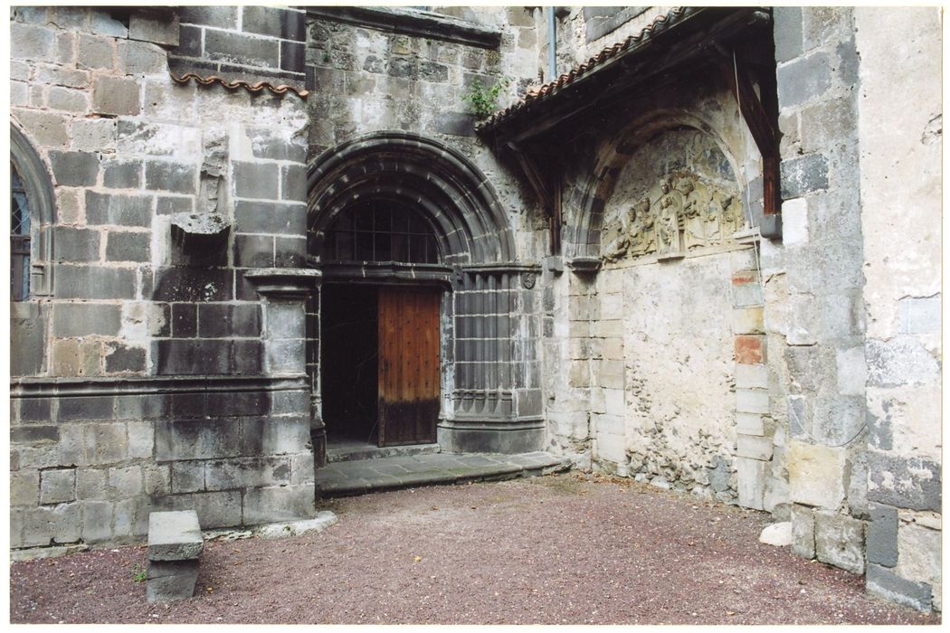 église abbatiale, portail d’accès sud à l’ancien cloître