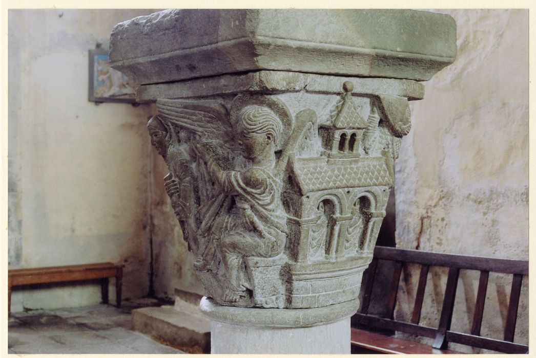 chapiteau : Saintes femmes au tombeau