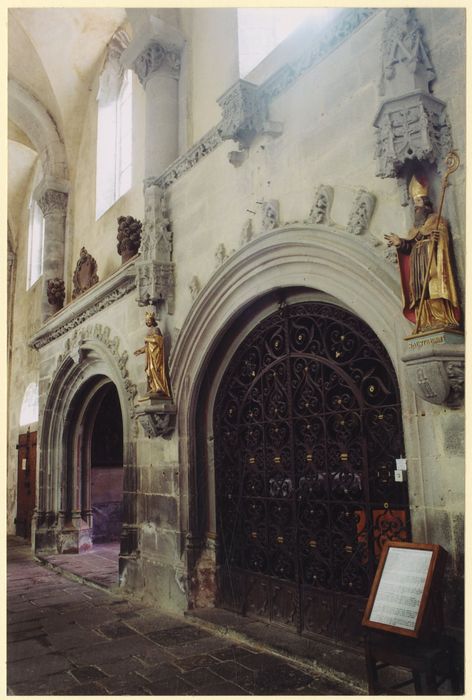 église abbatiale, mur gouttereau sud, vue partielle