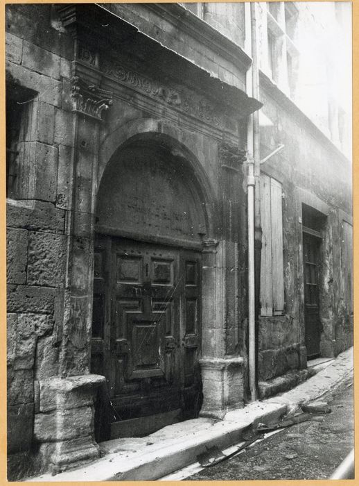porte d’accès sur rue