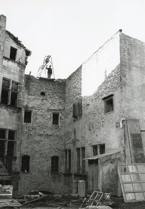 façades sur la cour intérieure, vue partielle