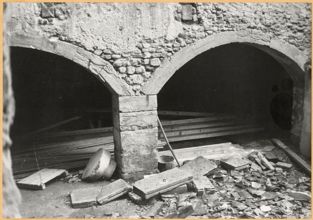 cour intérieure, arcades coté nord