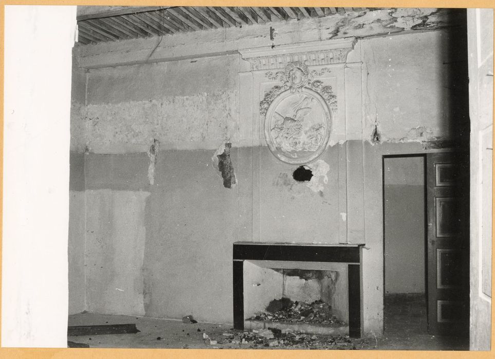 1er étage, grande salle, cheminée
