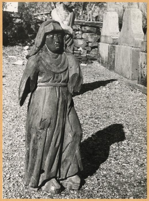 statue : Sainte non identifiée