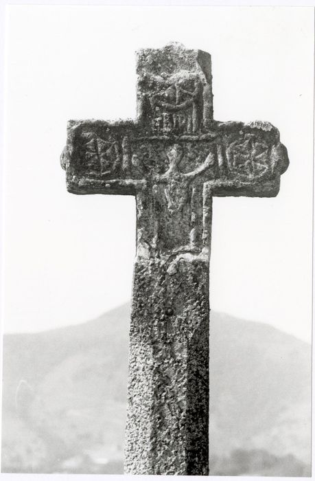 vue partielle de la croix