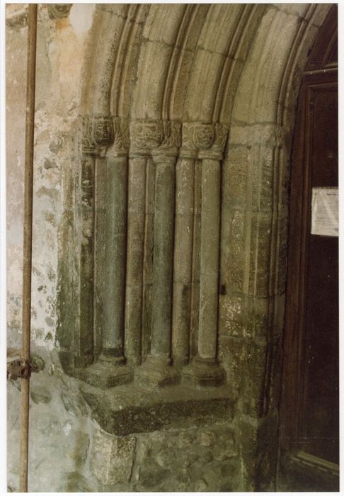 portail d’accès sud-ouest, détail des piedroits