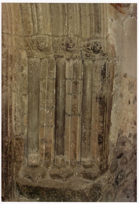 portail d’accès sud-ouest, détail des piedroits