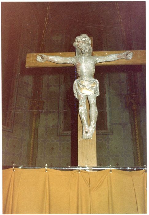 statue : Christ en croix