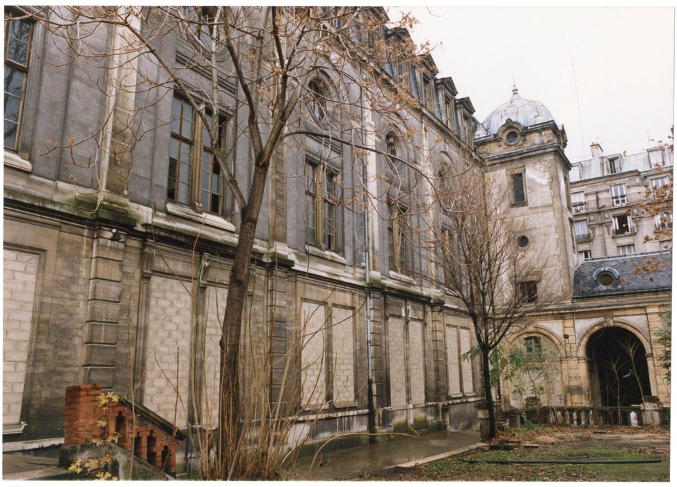 façade nord-est, vue partielle