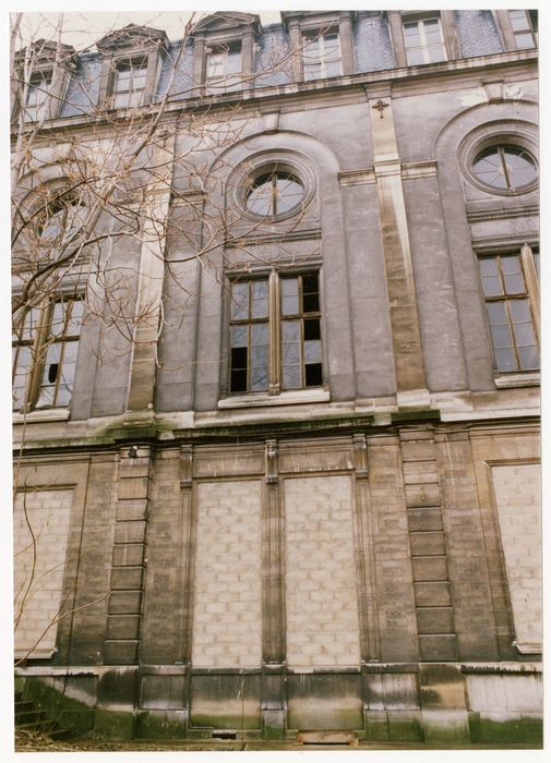 façade nord-est, vue partielle