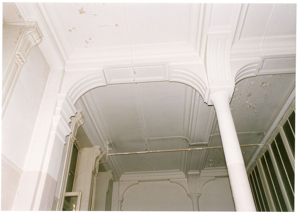 rez-de-chaussée, vue partielle des décors