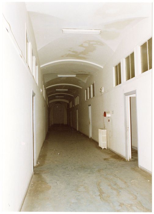 3e étage, couloir aménagé dans le volume de l’ancienne nef de la chapelle