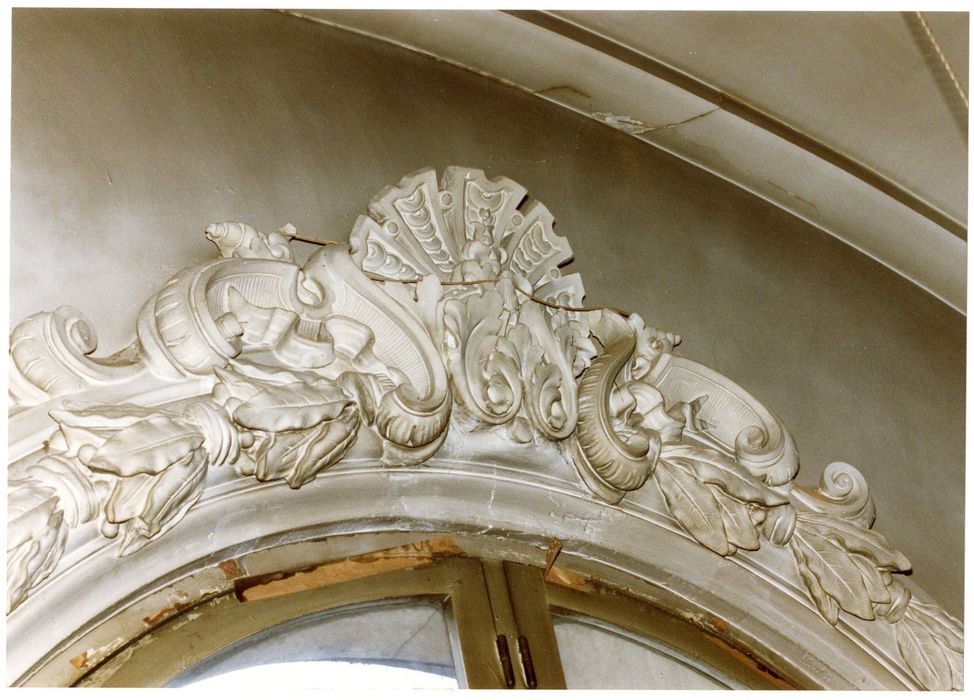 3e étage, un des oculi de la nef de l’ancienne chapelle, détail