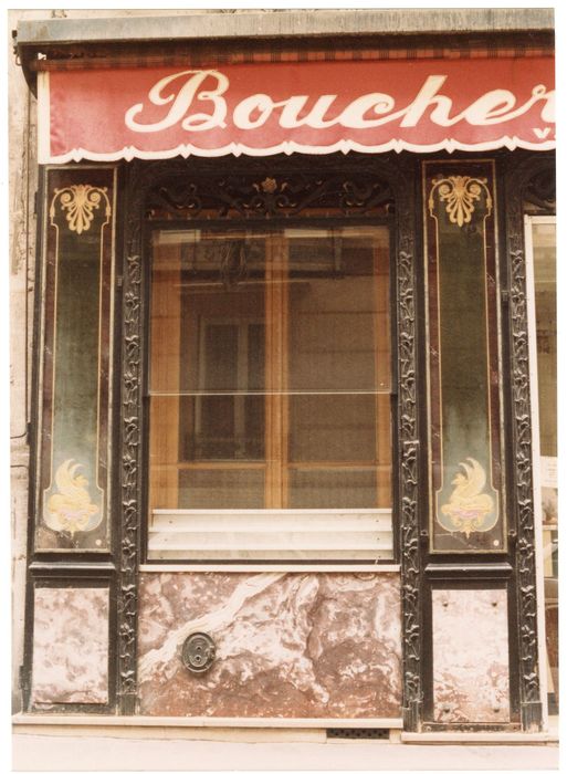 devanture, vue partielle