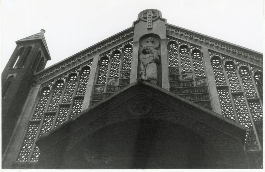 façade sud-est, vue partielle