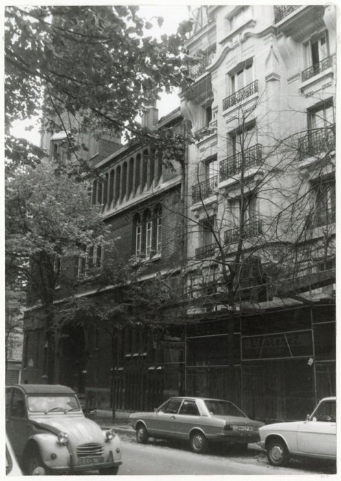 centre paroissial, façade sur rue, vue partielle
