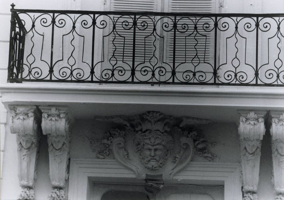 façade sud, détail du balcon
