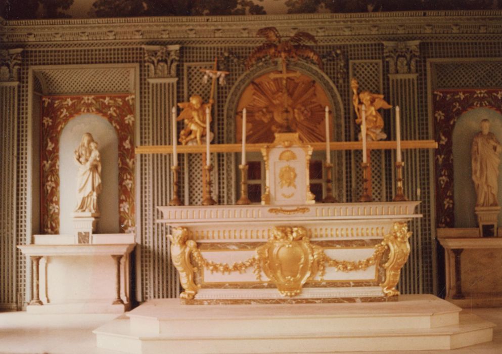 maître-autel installé dans l’orangerie