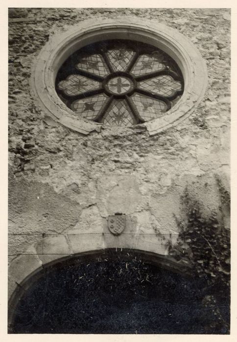 occulus au-dessus du portail d’accès