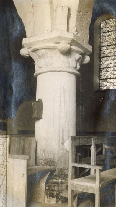 nef, détail d’un chapiteau sculpté