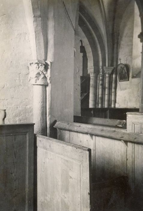 nef, détail d’un chapiteau sculpté