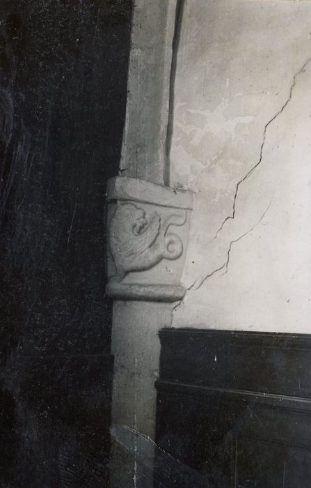 nef, détail d’un chapiteau sculpté
