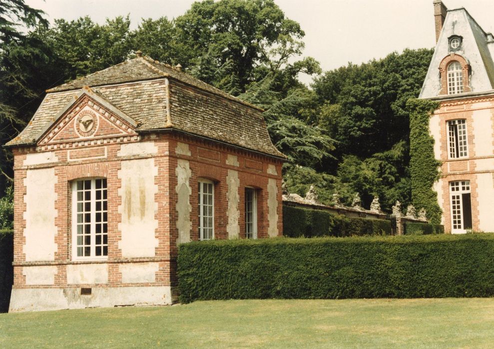 pavillon situé au sud de la cour d’honneur, façades sud-est et nord-est