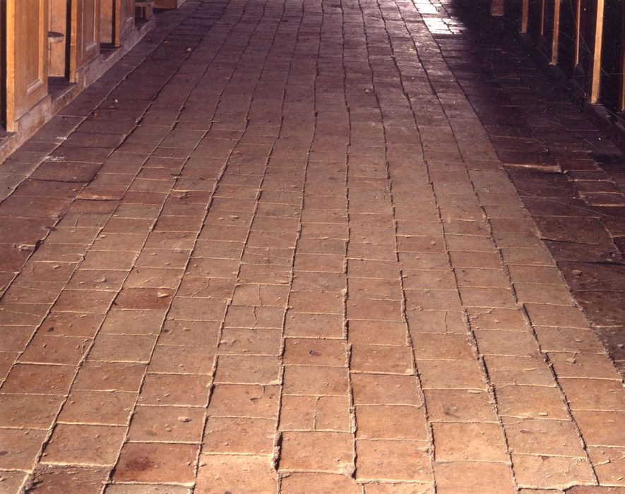 vue partielle du pavement de la nef