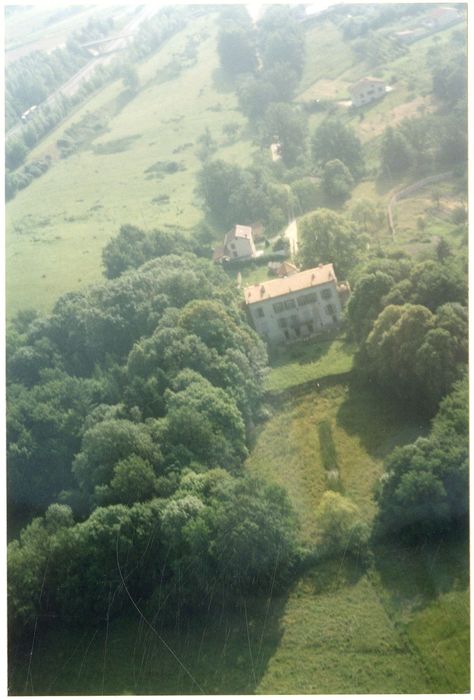 vue aérienne du château et de son parc