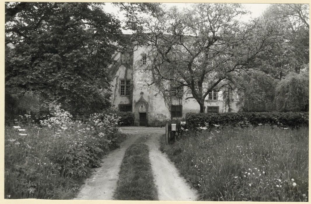 façade est, vue partielle