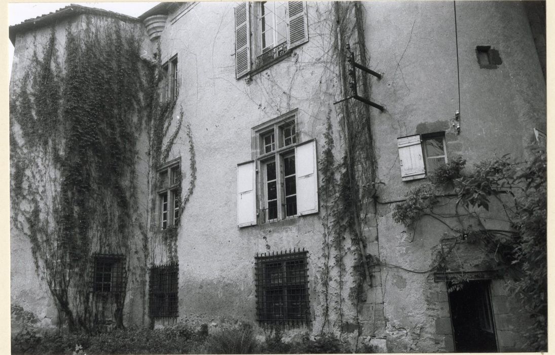façade est, vue partielle