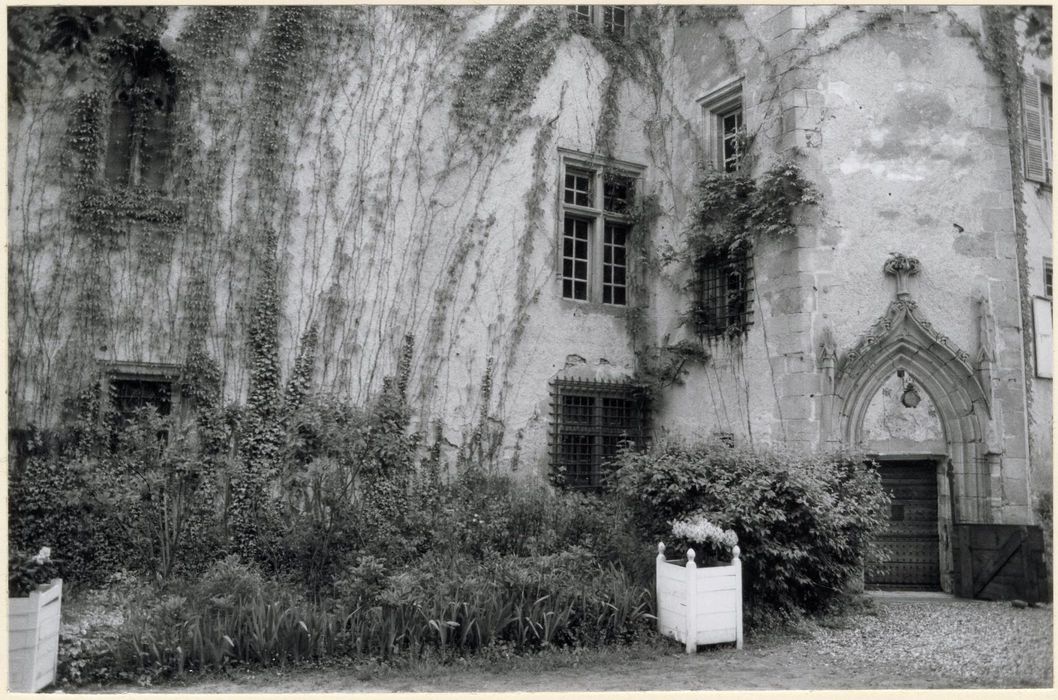 façade est, vue partielle