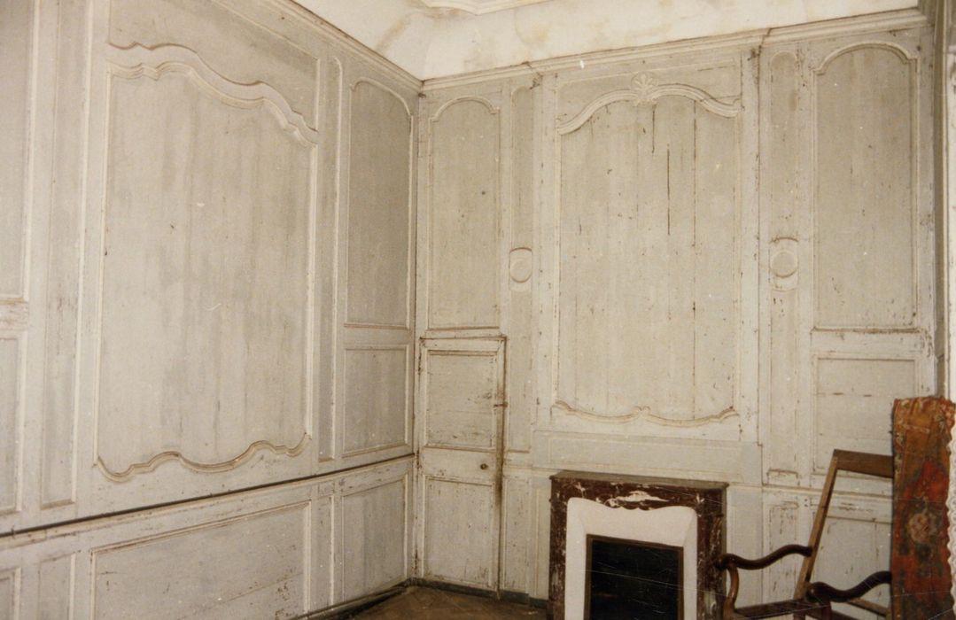 2e étage, salon, vue partielle des lambris de revêtement