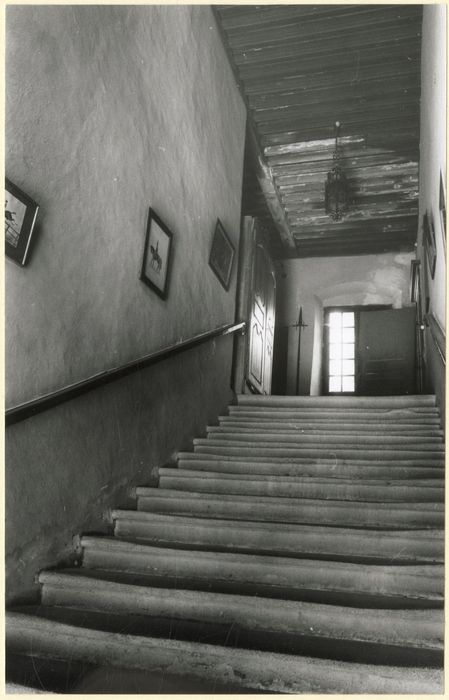 escalier principal du corps central