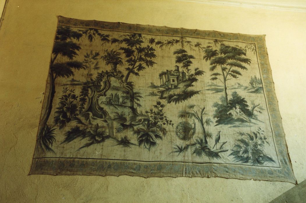 toile peinte avec couple d’amoureux entouré de végétaux, d’oiseaux et d’architectures