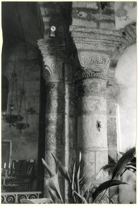 arc triomphal, détail de deux chapiteaux
